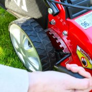 Cobra M40SPCVX 16" / 40cm Self Propelled Petrol Lawnmower